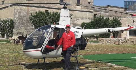 Grottaglie, la storia di Enzo: a 86 anni pilota ancora un elicottero. In Italia sono il pi anziano